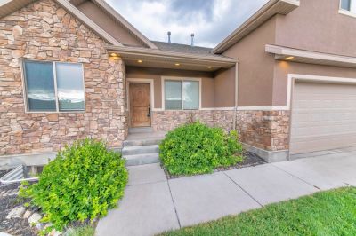 Improve the Appearance of Your Home with Stone Veneer Siding!